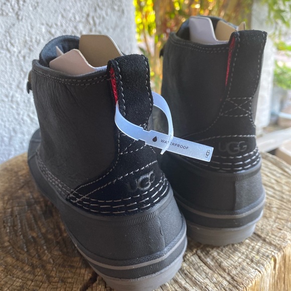 UGG Men's Zetik Boot Leather In Black - Picture 2 of 9